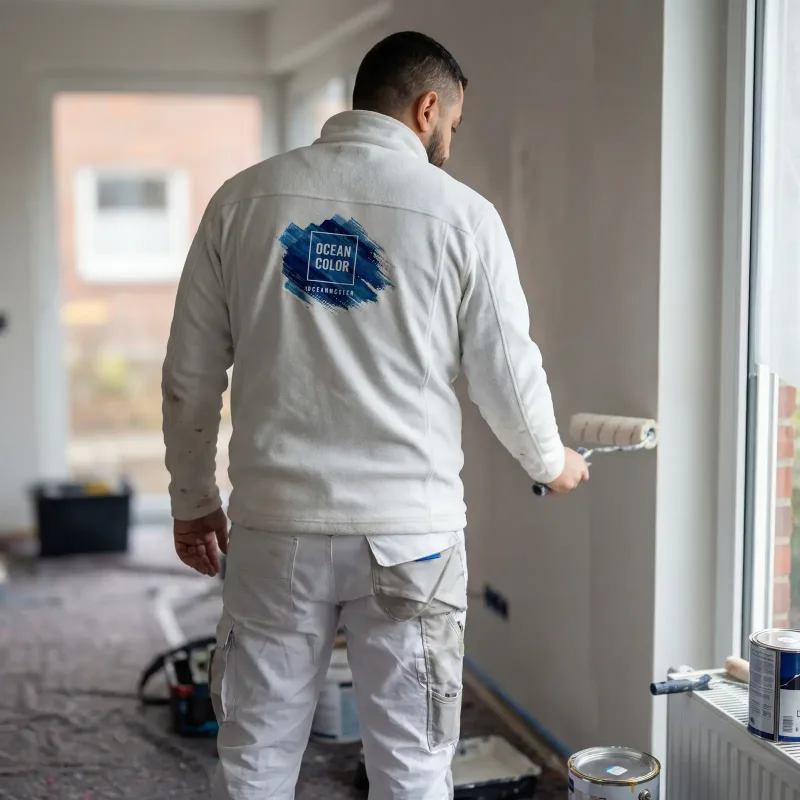 Professionelle Malerarbeiten Malerarbeiten in Hamburg – Ocean Color beim Streichen von Innenräumen
